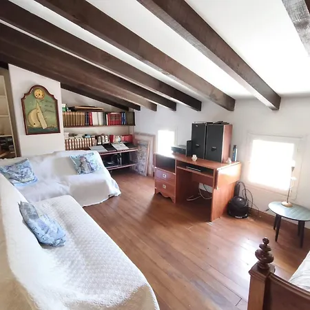 Holiday home Ecological House With Solar Electricity *