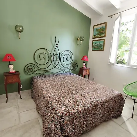 別荘 Ecological House With Solar Electricity アジャクシオ